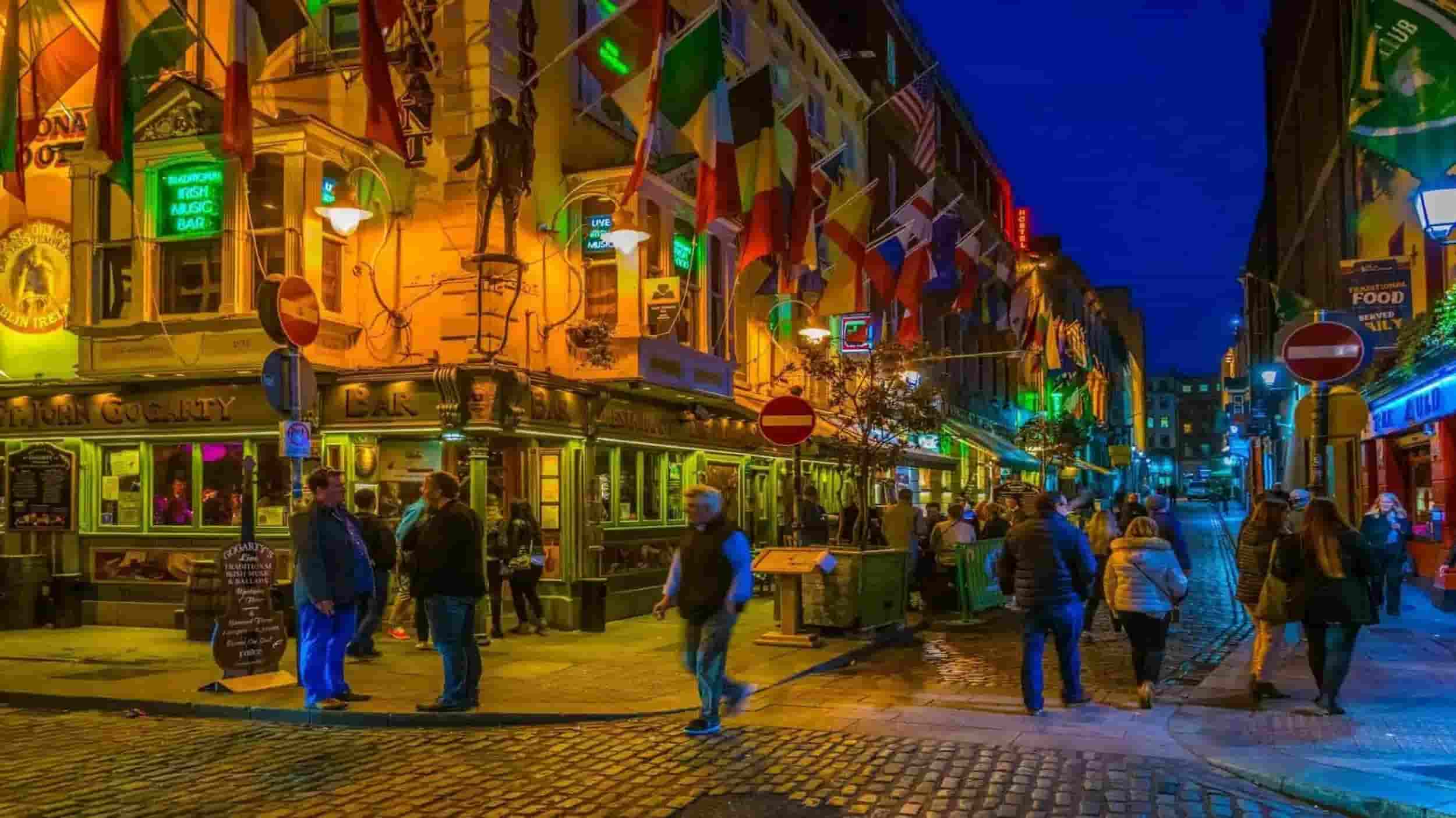 Dublin or Cork, pub life