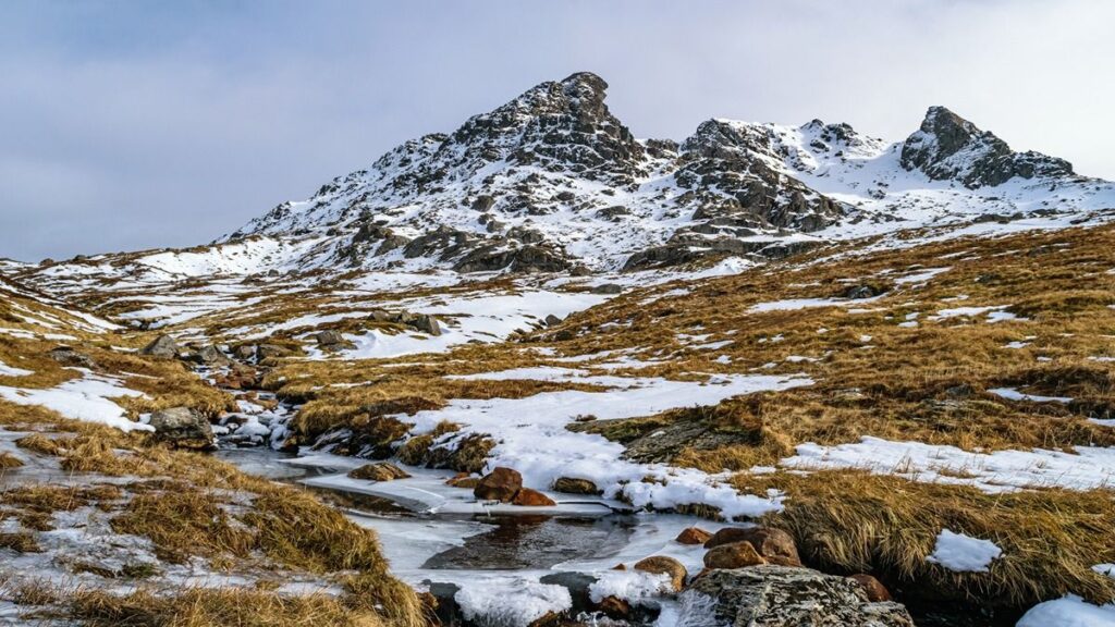 Does Scotland have mountains, the Cobbler