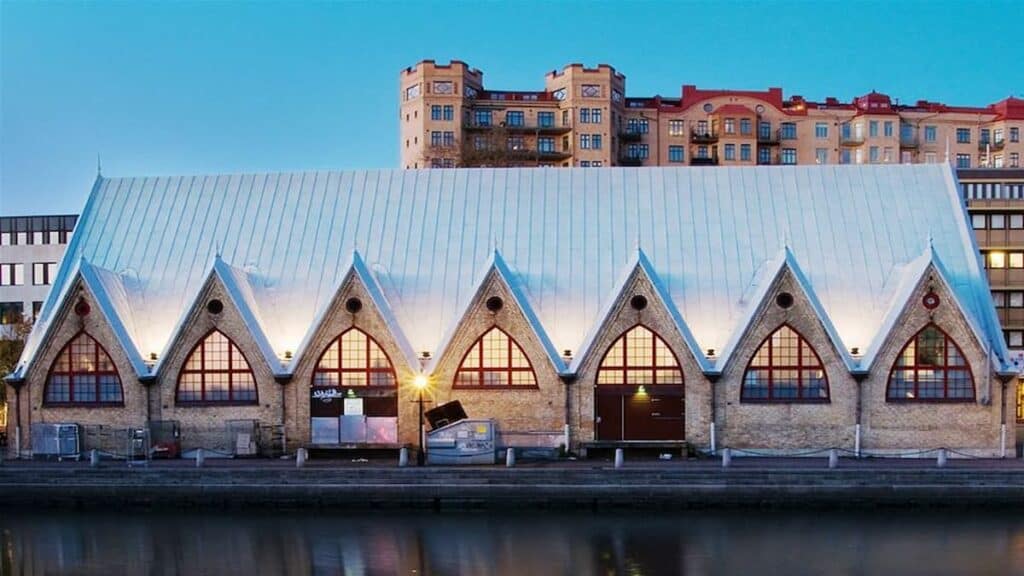 Stockholm vs Gothenburg, Feskekรถrka fish market