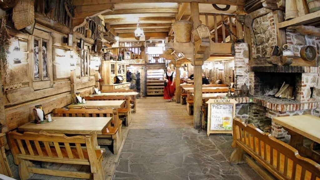 Poland nightlife, Karczma po Zbรณju