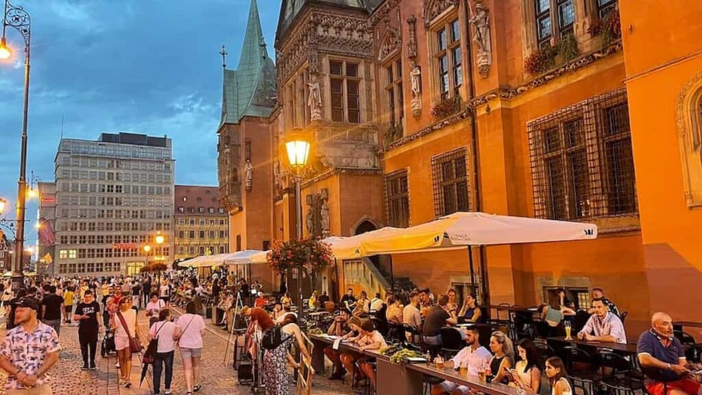 Poland nightlife, Piwnica ลwidnicka