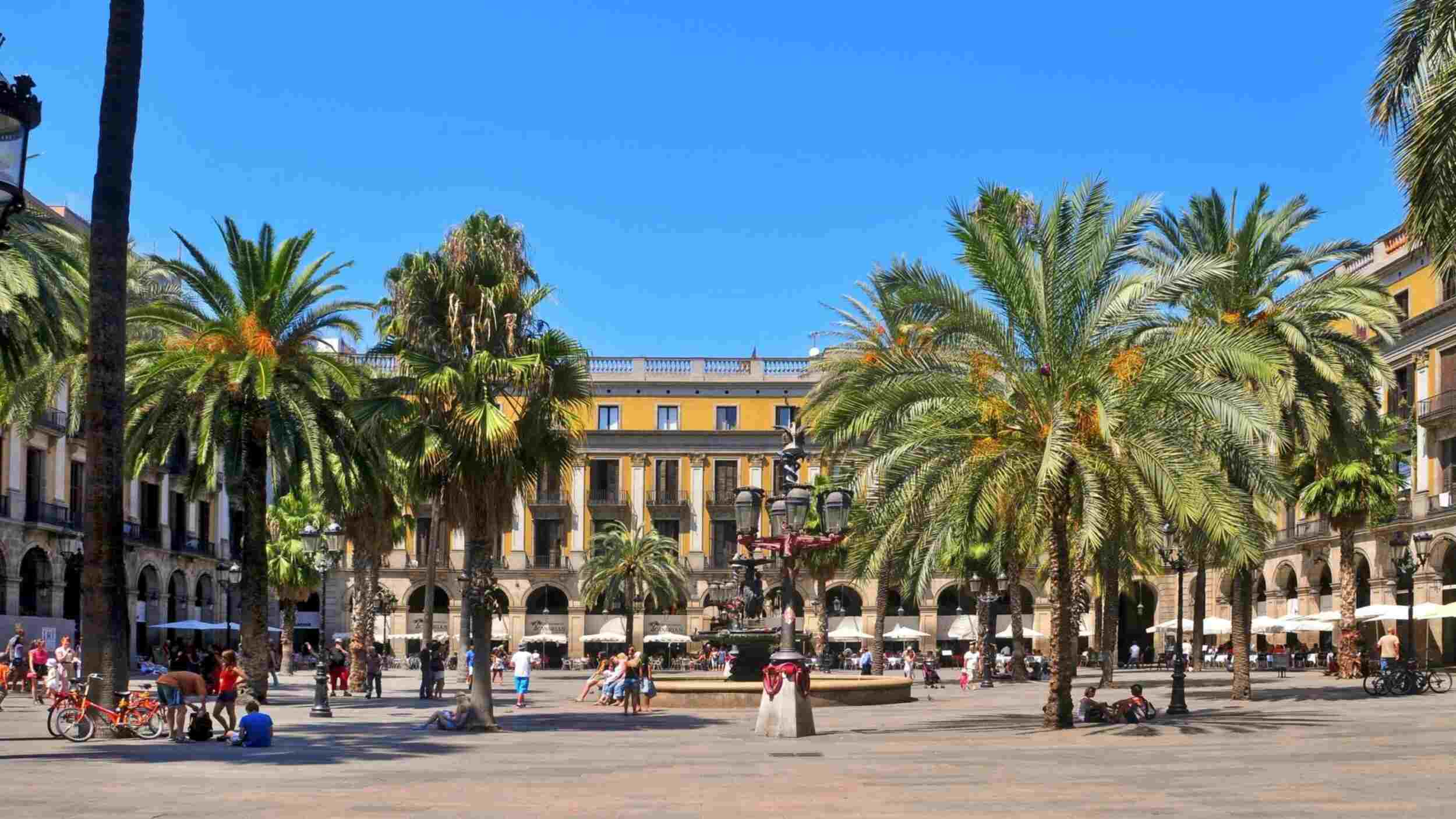 Spain during winter, Placa Reial