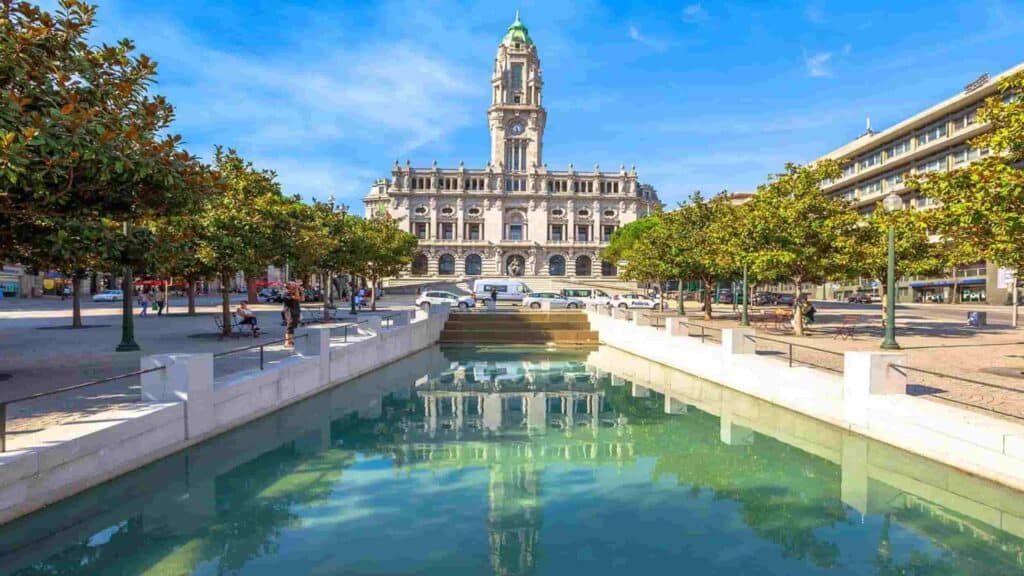 Sightseeing in Porto Portugal, cityhall