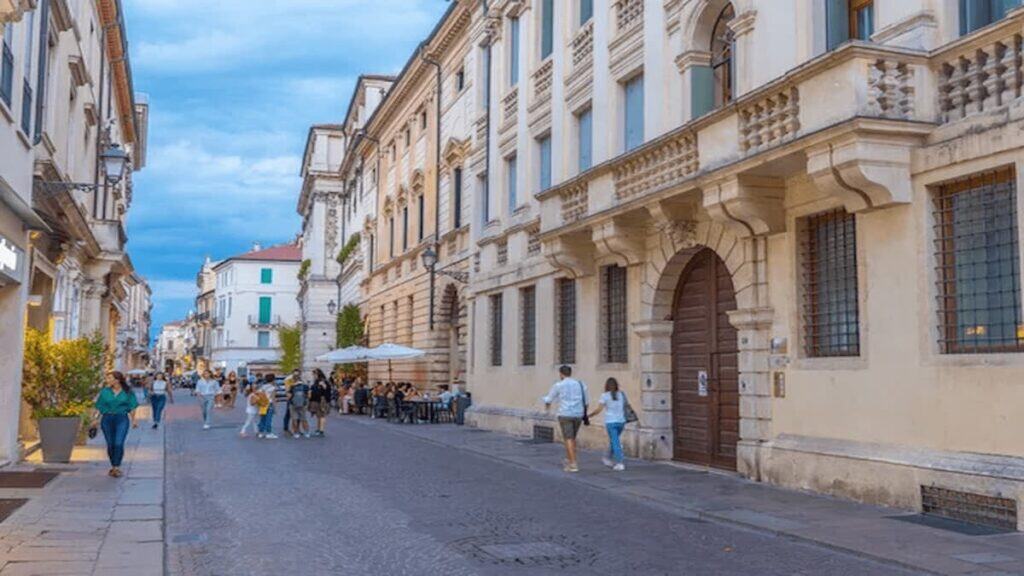 Things to do in Genoa Italy, Via Garibaldi