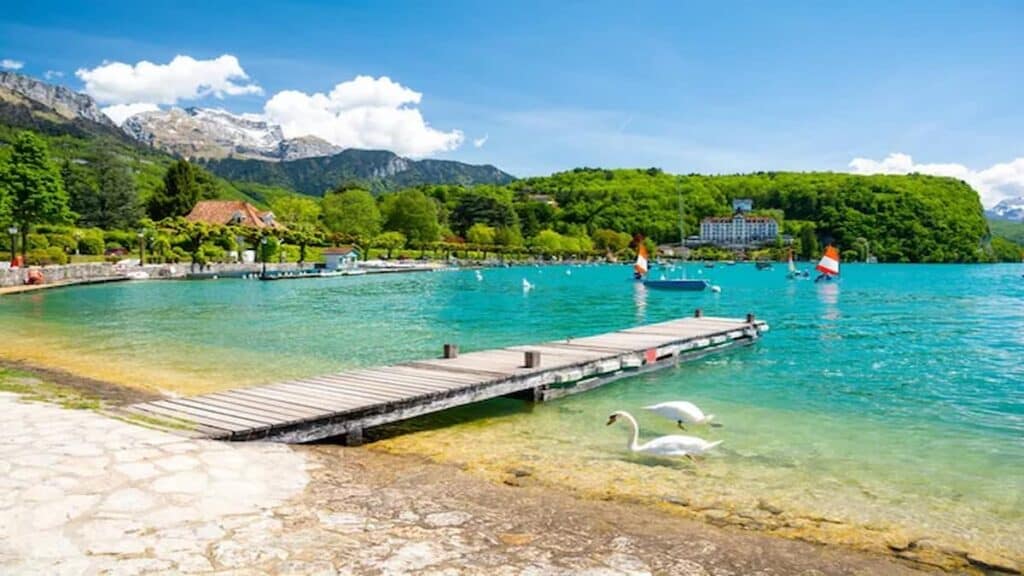 Prettiest places in France, Annecy lake