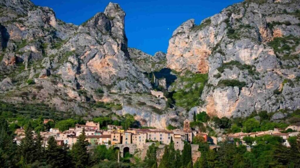 Best towns in Provence France, Moustiers Sainte