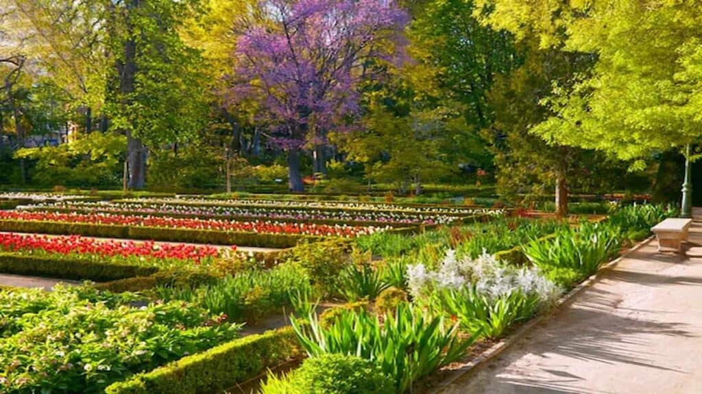 Ideal time to visit Italy, Florence Boboli Gardens spring