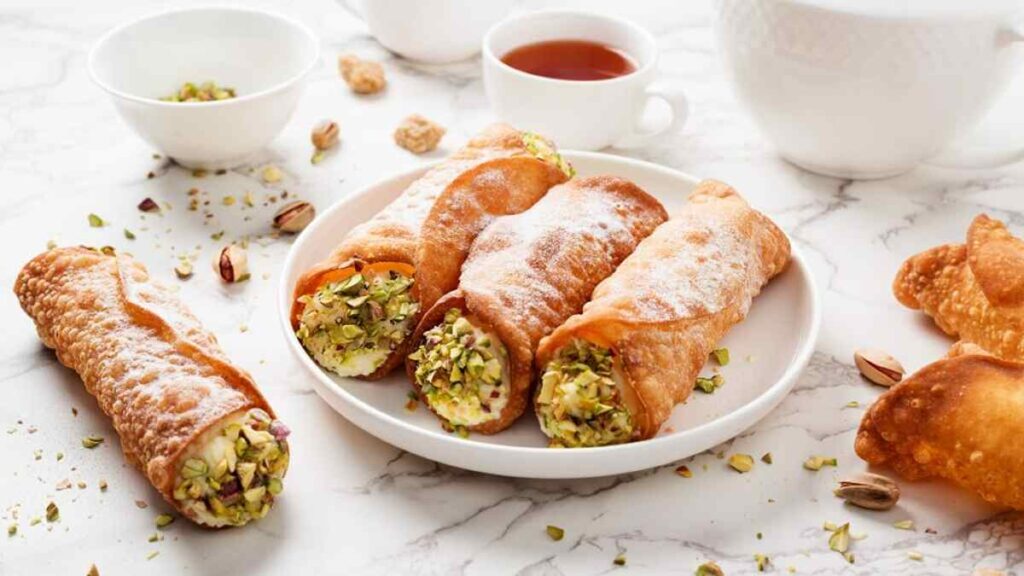 Italy food traditions, cannoli