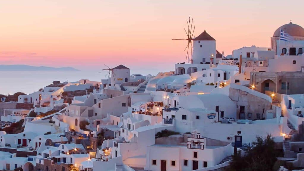 Must See islands in Greece, Santorini harbour