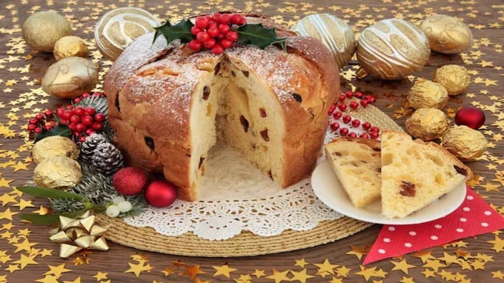 Italian customs and traditions, panettone cake