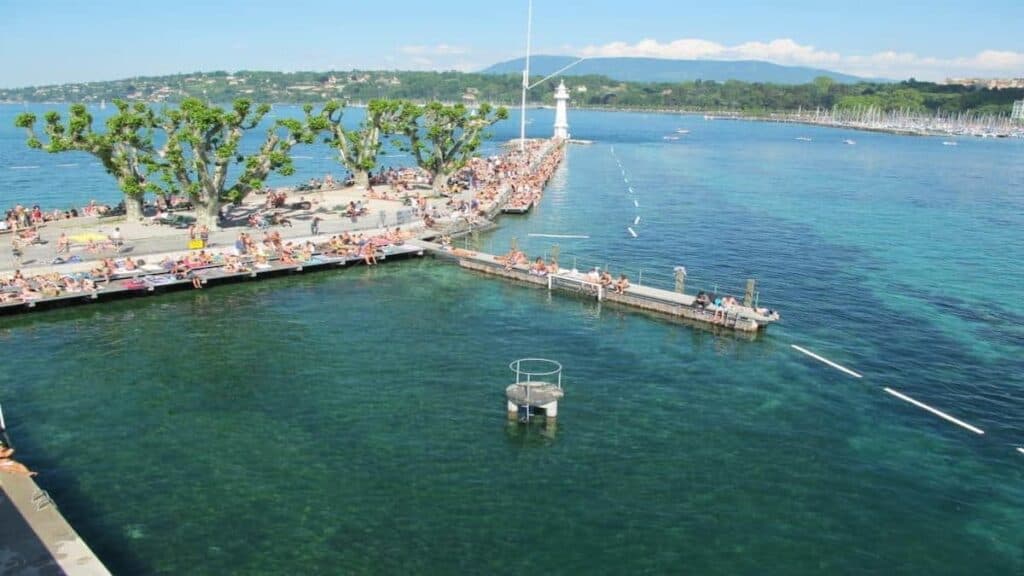 Tourist places in Geneva Switzerland, Bains des Pรขquis