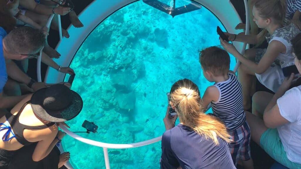 Popular places in Florida, glass bottom boat