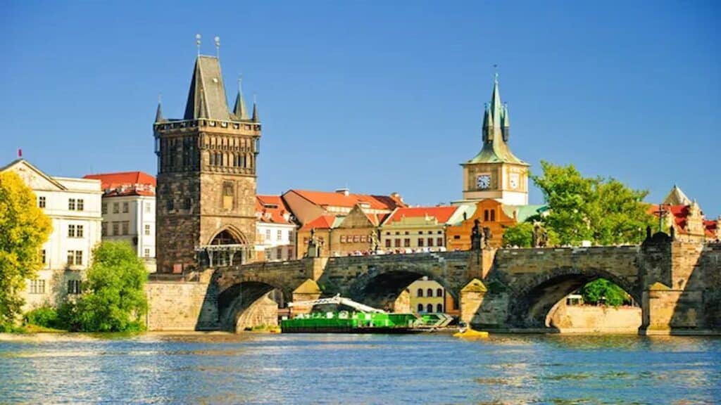 Inexpensive summer getaways, Prague castle