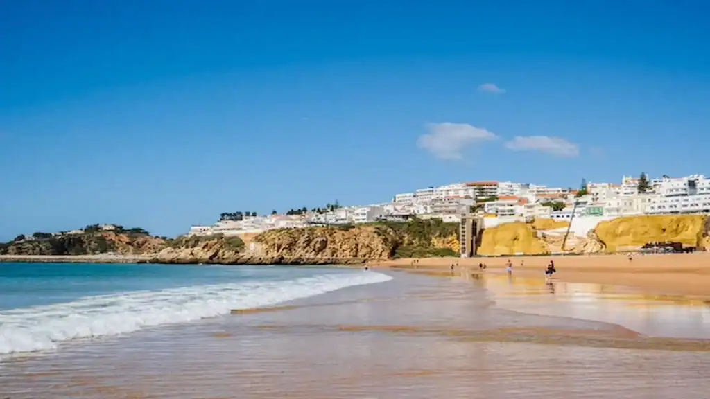 Inexpensive summer vacations, Praia dos Pescadores