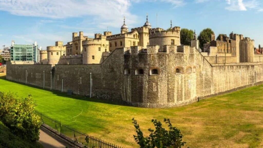 Sightseeing places in England, Tower of London