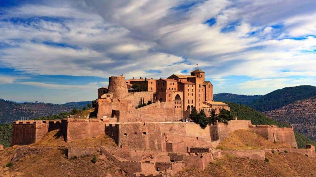 Staying in paradors, Castle Cardona