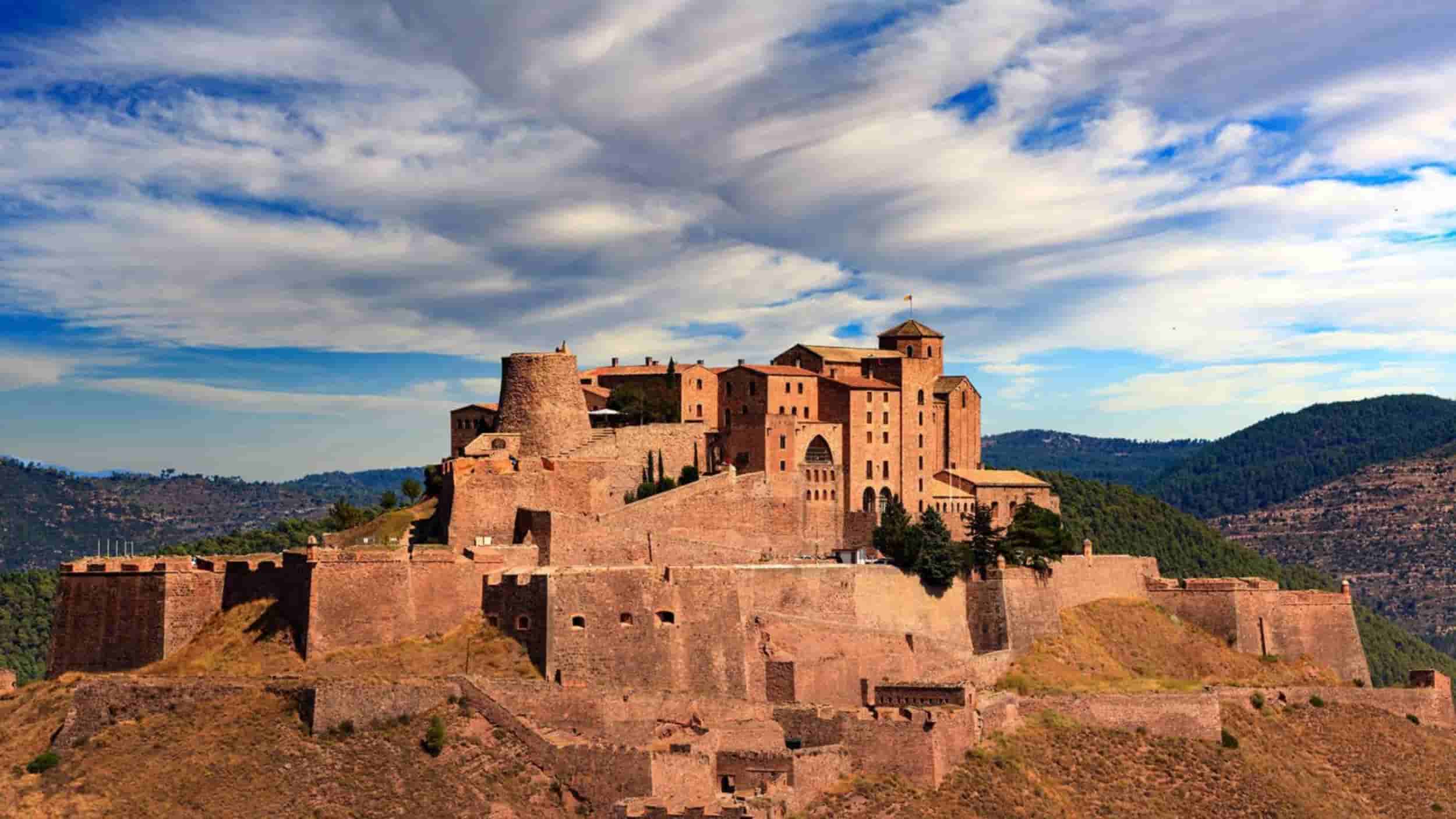 Staying in paradors, Castle Cardona