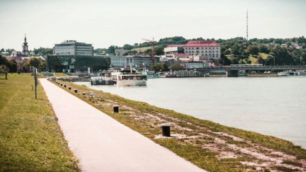 Linz Austria tourist attractions, Linz Danube promenade