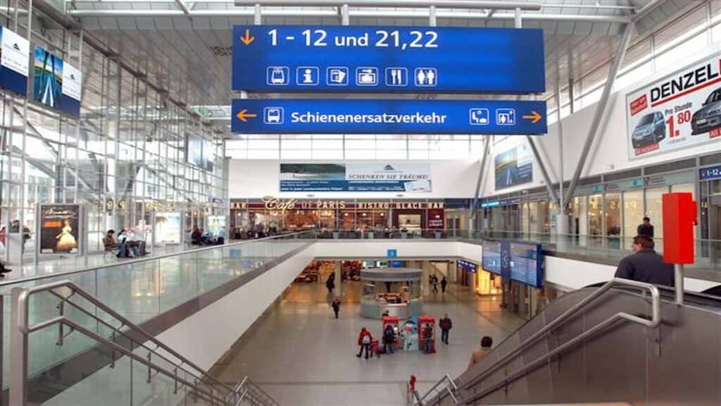 Linz Austria tourist attractions, Linz Hauptbahnhof train station