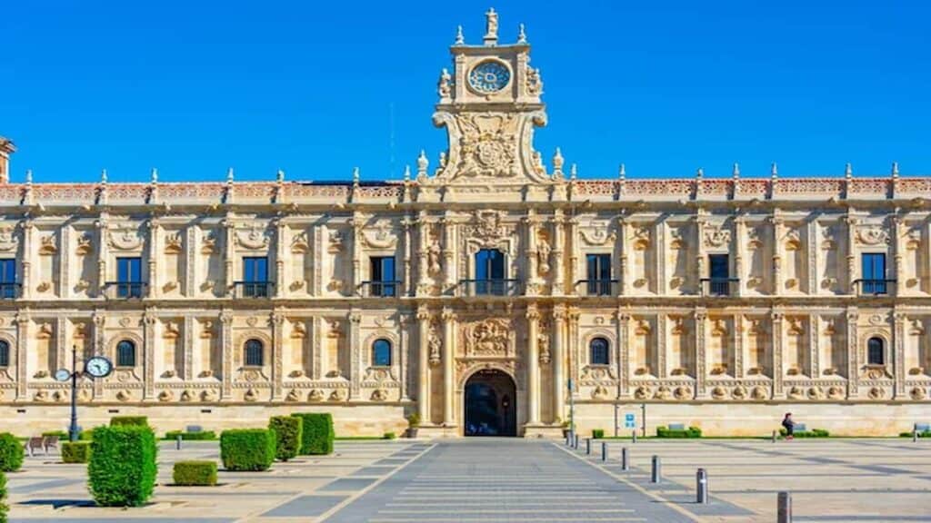 Spanish parador hotels, Parador de Leรณn