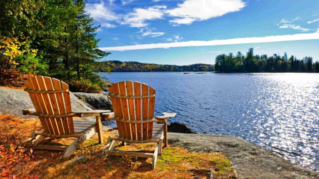 Cool places to visit in Canada, lake view