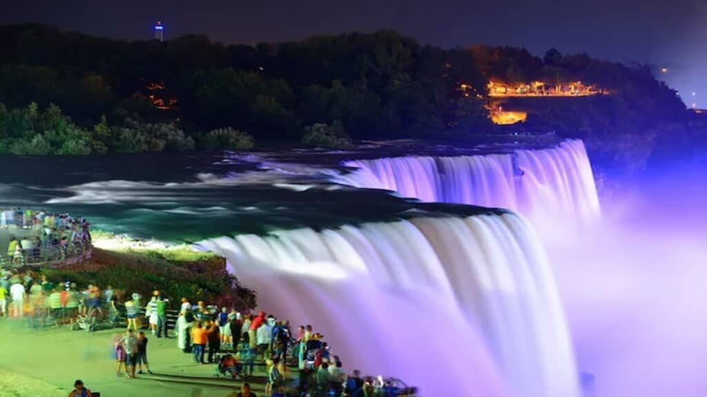 Cool places to visit in Canada, Niagara falls