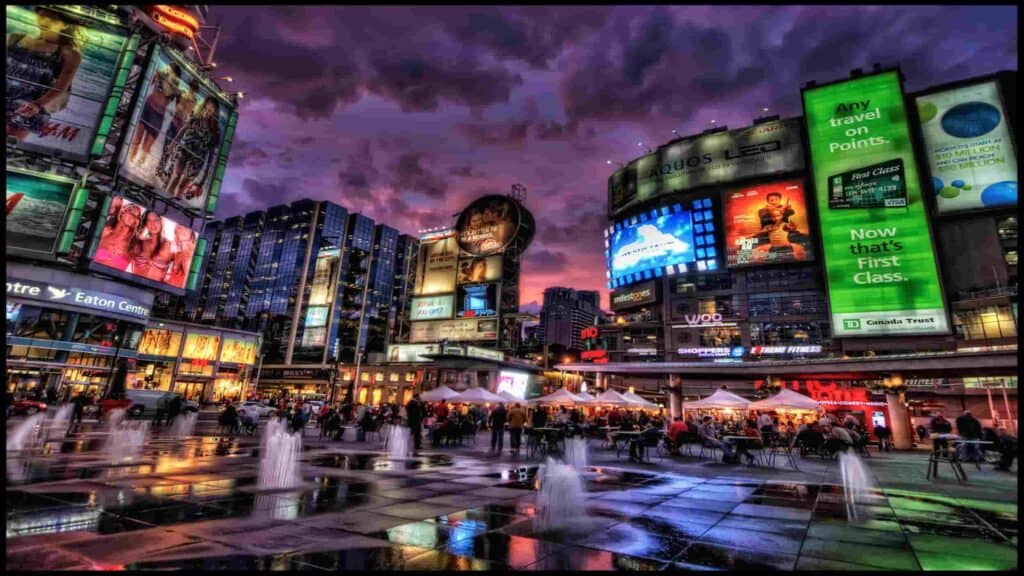 Sightseeing places in Toronto, Yonge-Dundas Square