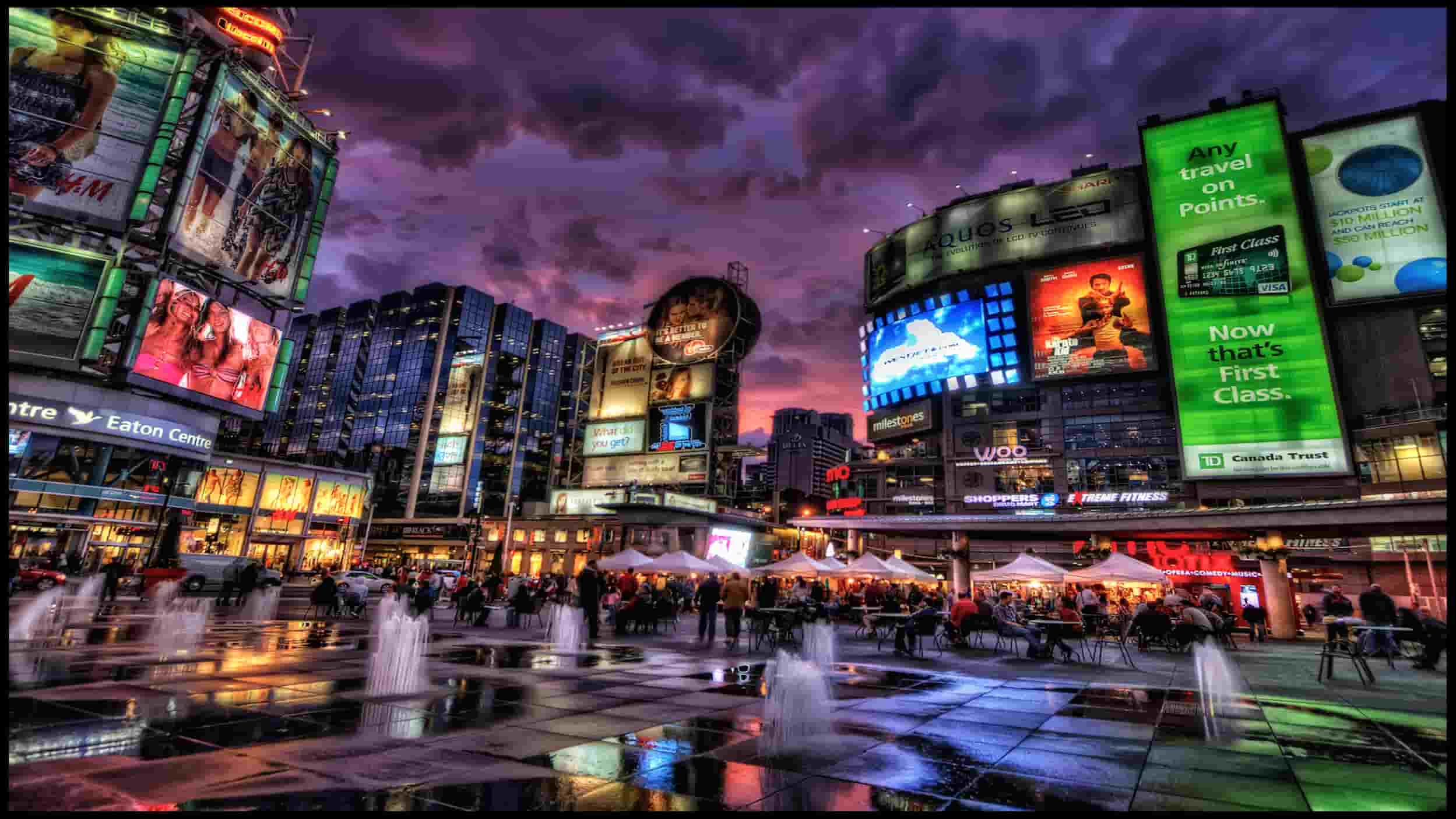 Sightseeing places in Toronto, Yonge-Dundas Square