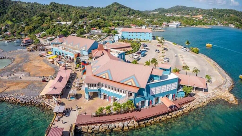 Honduras tourism and attractions, Roatán