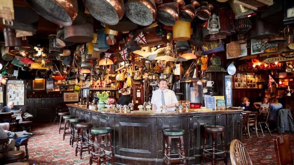 Living in London, The Churchill Arms