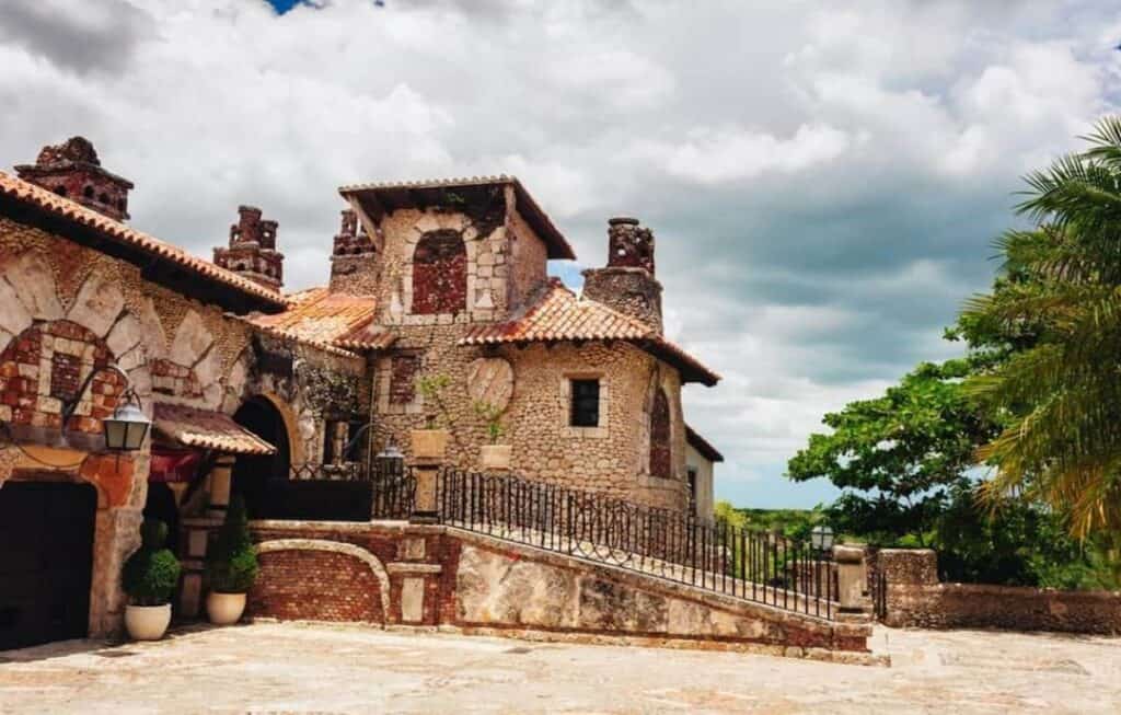 Dominican Republic landmarks, Altos de Chavรณn