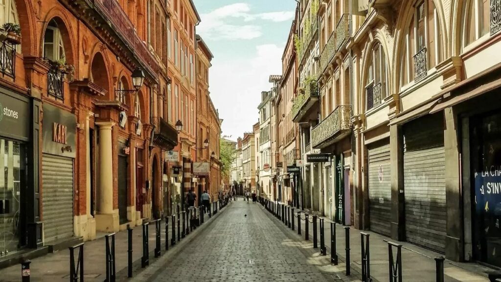 Amazing facts about France, Bonnes Vacances