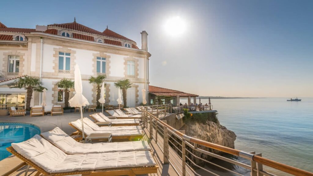 Best beaches near Lisbon, Hotel Albatroz 
