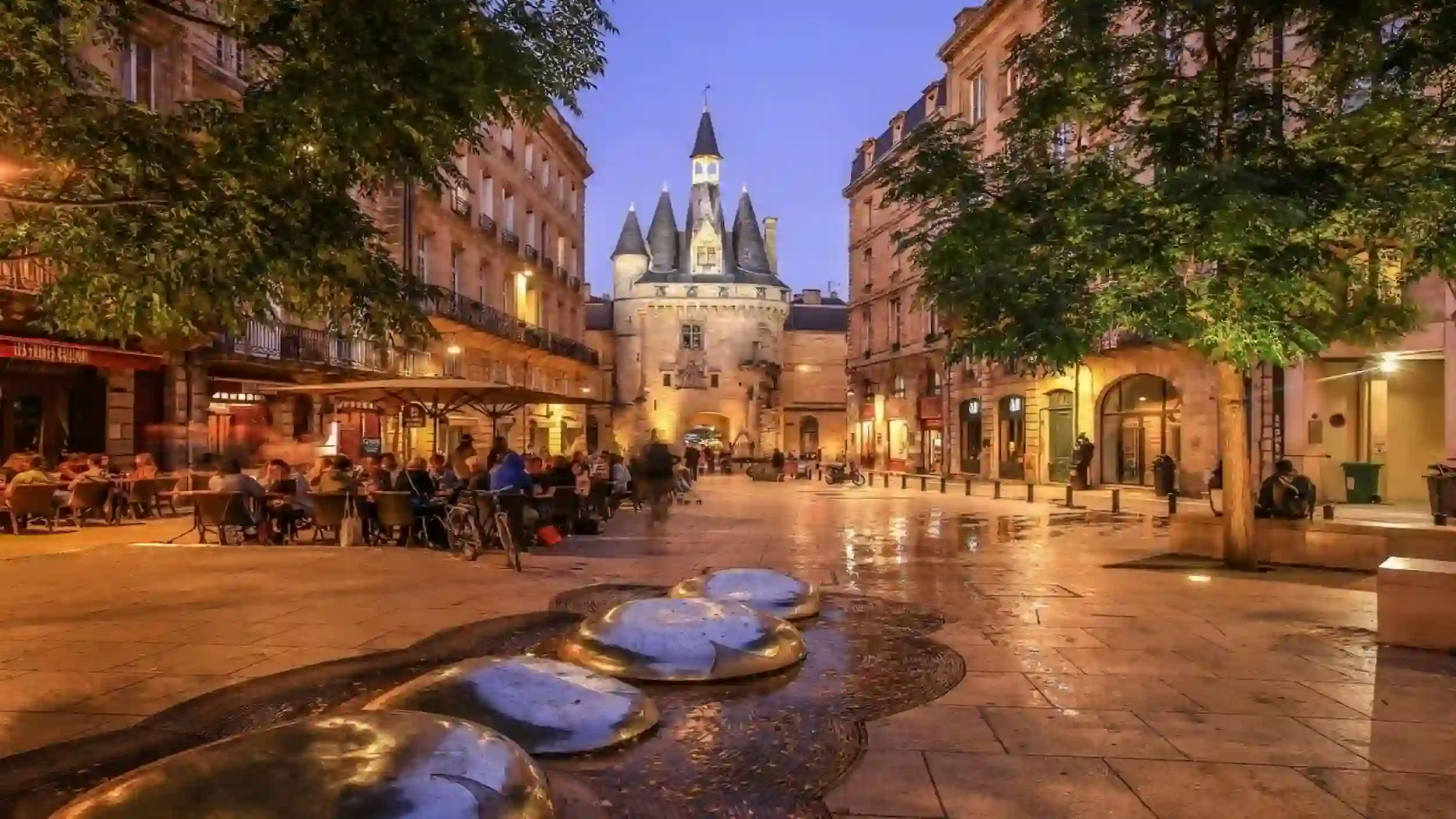 Visiting Bordeaux France, streets