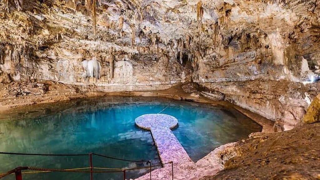 Yucatan Peninsula Merida, Cenote Xlacah