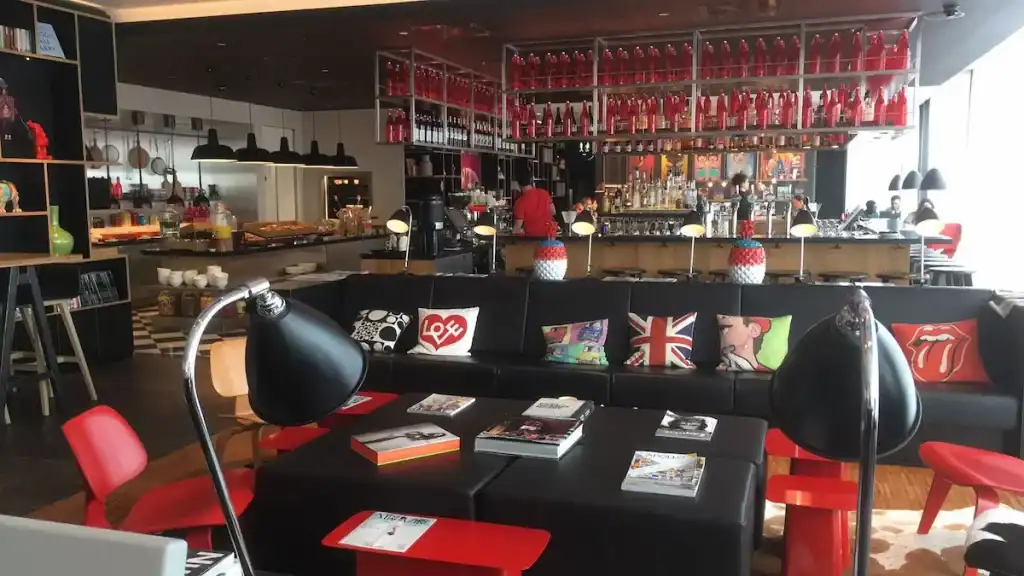 Traveling alone to London, Citizen M Hotel