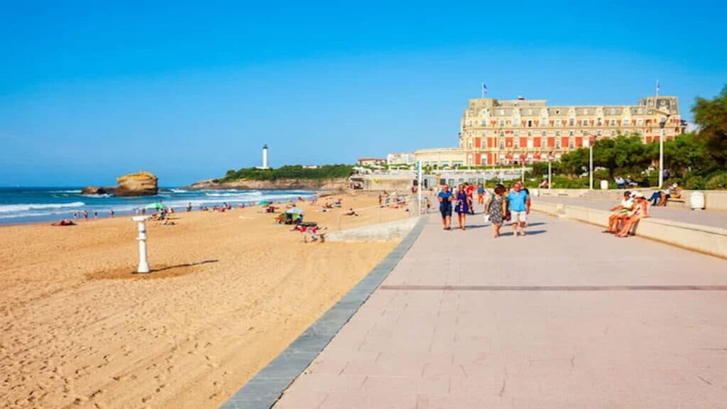 Things to do in Biarritz, coastal promenade