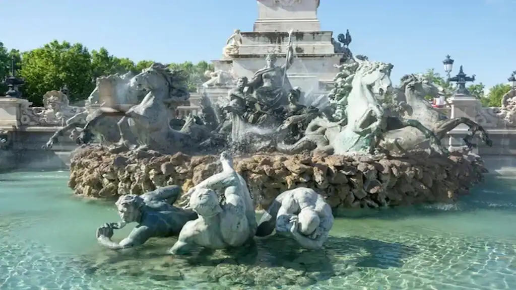 Visiting Bordeaux France, Girondins monument