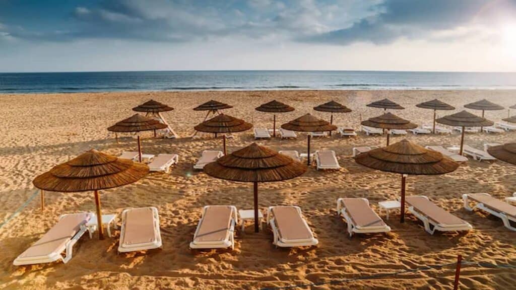 Best beaches near Lisbon, Praia de carcavelos