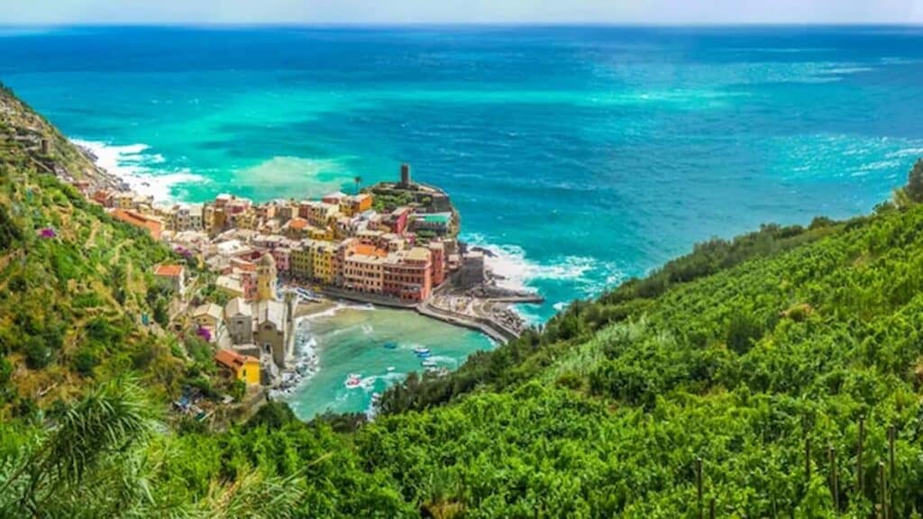 Cinque Terre Italy Attractions, Vernazza harbour