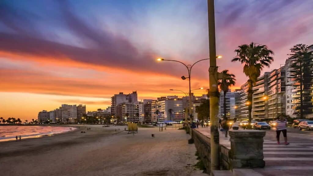 Things To Do in Montevideo, Rambla