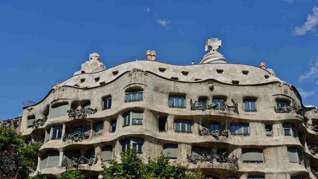 Tourist attractions in Barcelona Spain, Casa mila