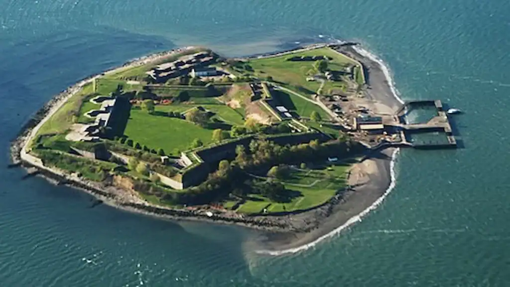 Vacation spots in Massachusetts, Fort Warren
