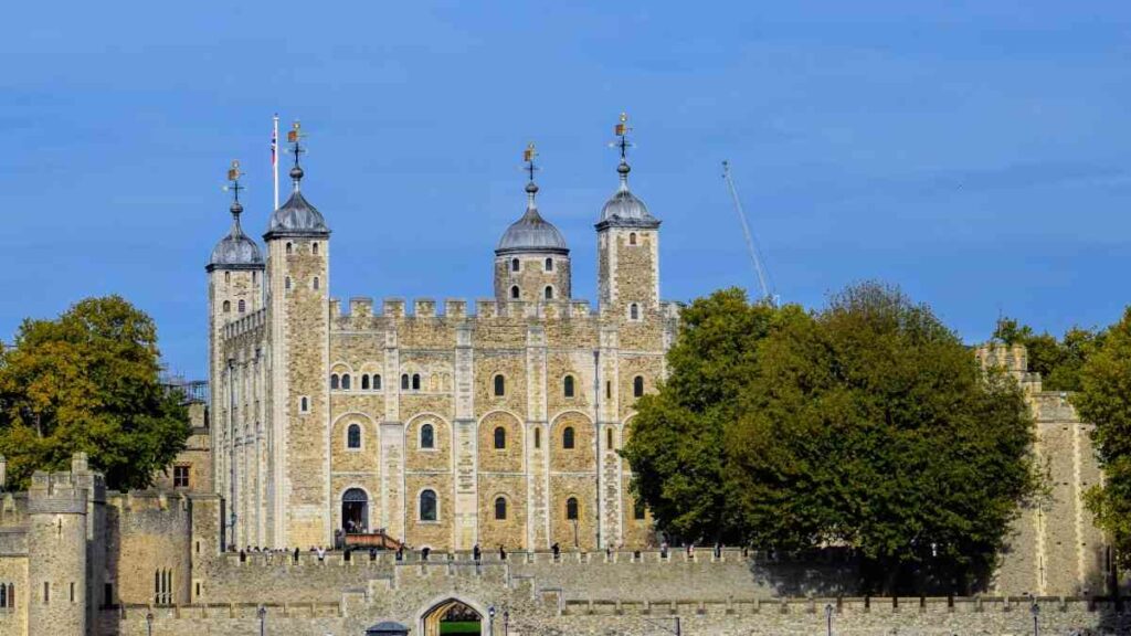 Sightseeing places in England, Tower of London