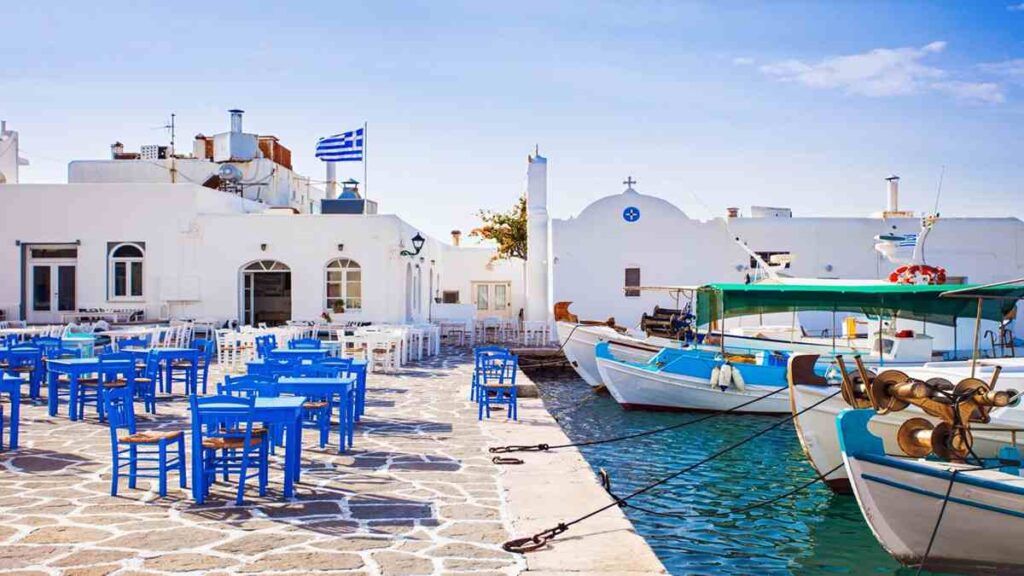 Prettiest Greek islands, boats in the harbour at Naousa