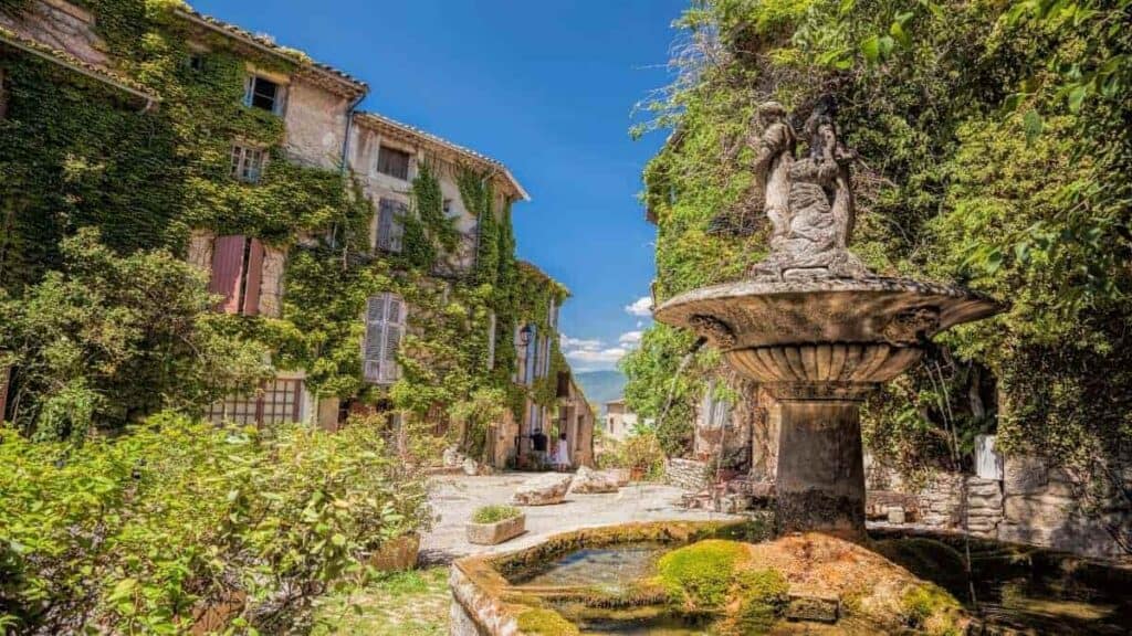 Beautiful villages in Provence, Saignon village