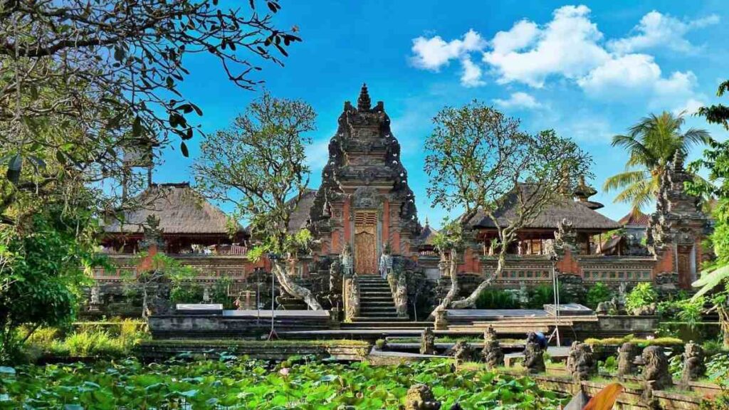 Must-see places in Bali Indonesia, Saraswati temple ubud