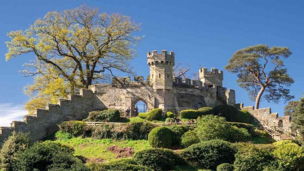 Sightseeing places in England, Warwick Castle