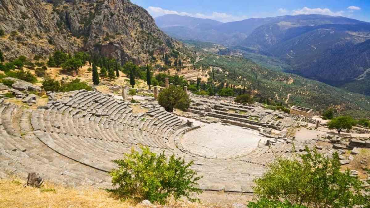 Must see attractions in Greece, Delphi