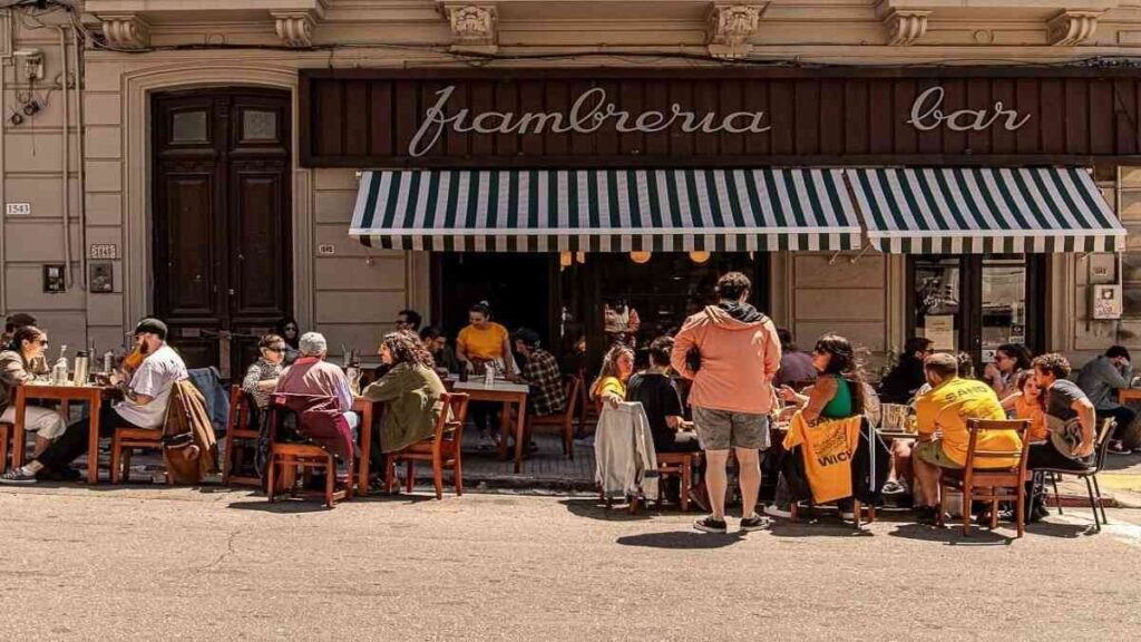 Things to do in Montevideo, Plaza Matriz coffee shop